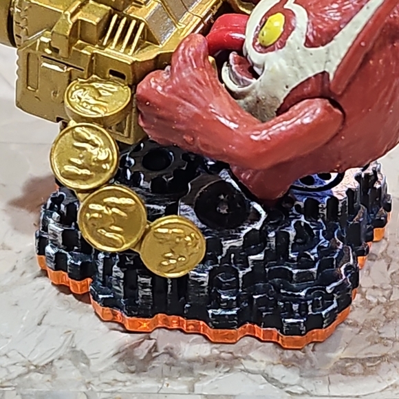 Skylanders Giants Trigger Happy Series 2 Character Figure - Picture 5 of 6